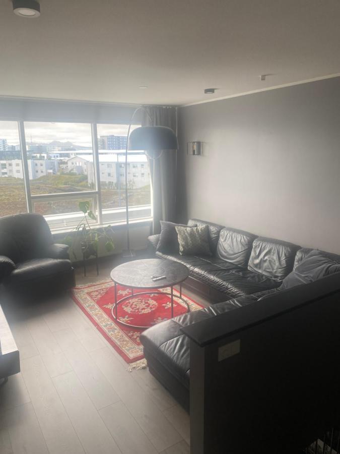 Stylish 2 Floor Apartment Close To Volcano And Airport Hafnarfjordur Exterior photo