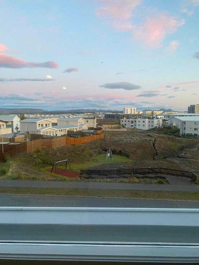 Stylish 2 Floor Apartment Close To Volcano And Airport Hafnarfjordur Exterior photo